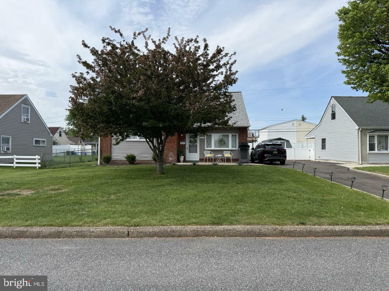 Property Photo: 1006 Sanibel Street PA 19116