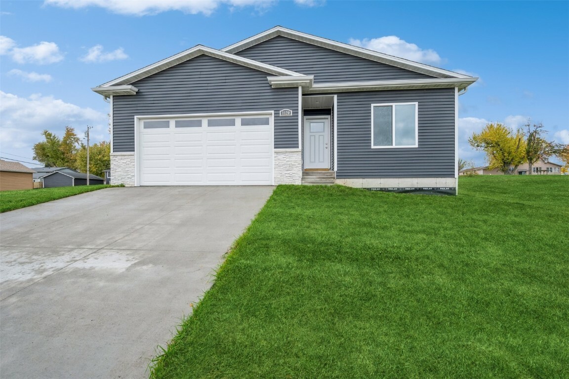 1120 Quarry Avenue SW  Cedar Rapids IA 52404 photo