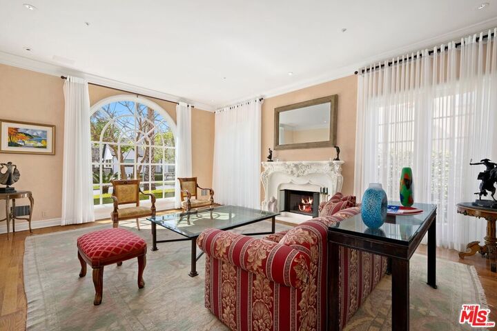 Property Photo:  332 S McCarty Dr  CA 90212 