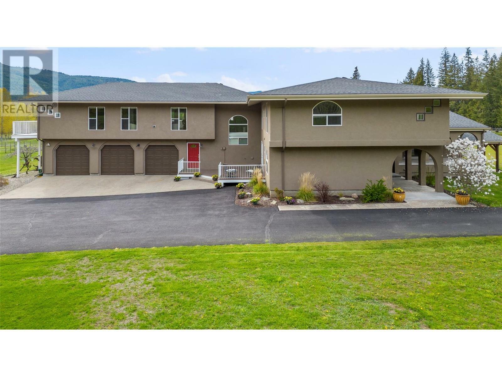 1851 70 Street Southeast  Salmon Arm BC V1E 1X4 photo