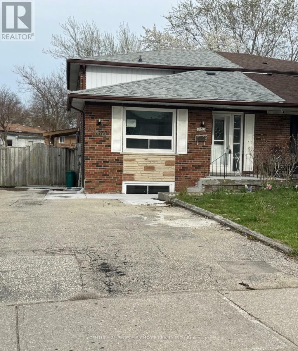 Property Photo: 6862 Darcel Avenue ON L4T 2W5