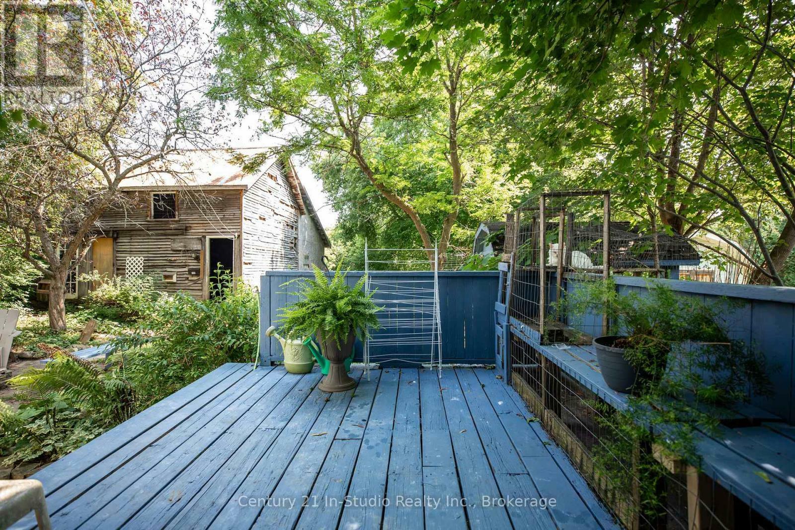 Property Photo:  239 North College Street North  ON N0G 1R0 