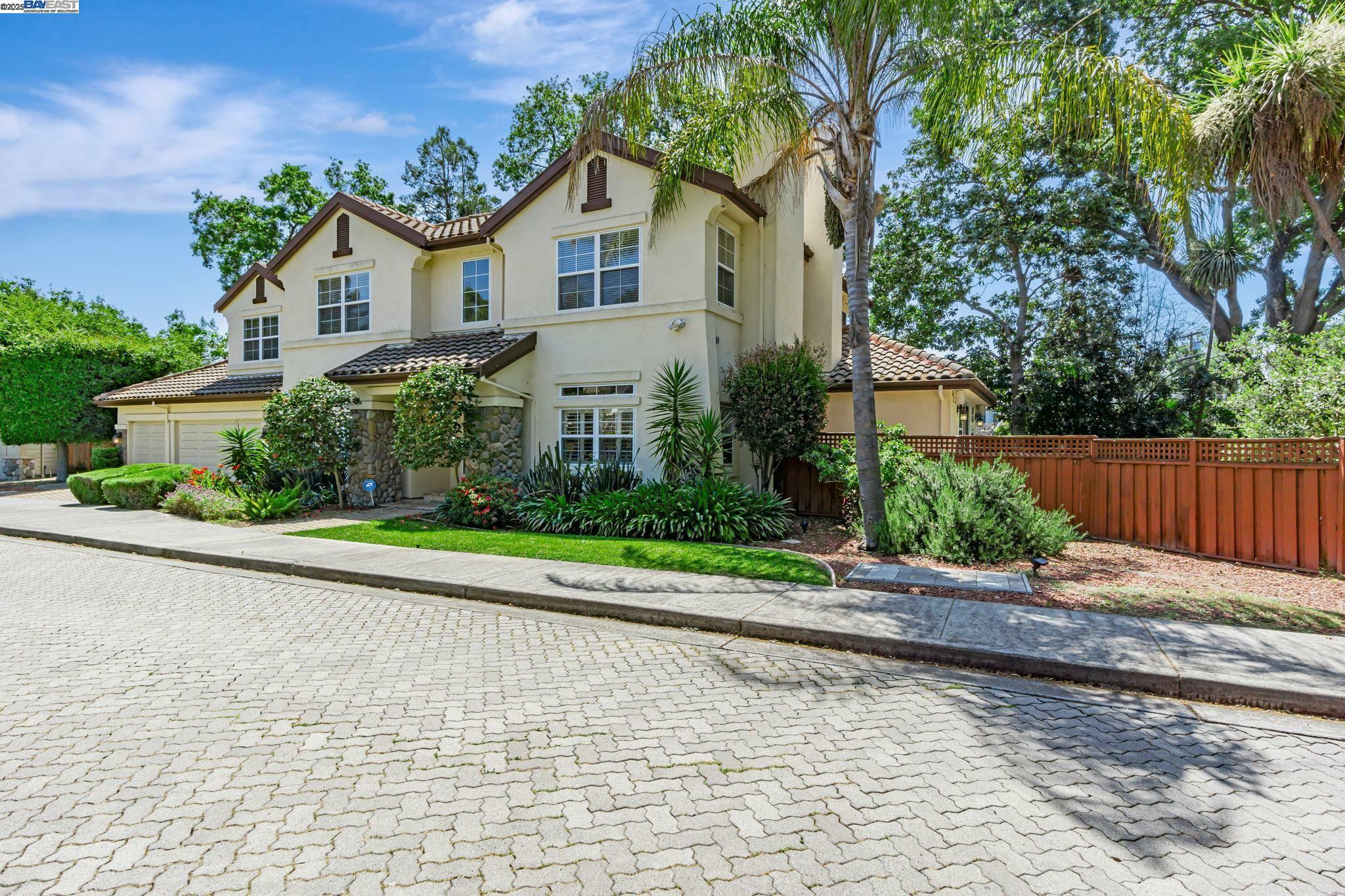 Property Photo: 135 Cara Ct CA 94596