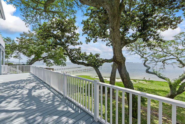 Property Photo: 2062 Blue View Court FL 32566