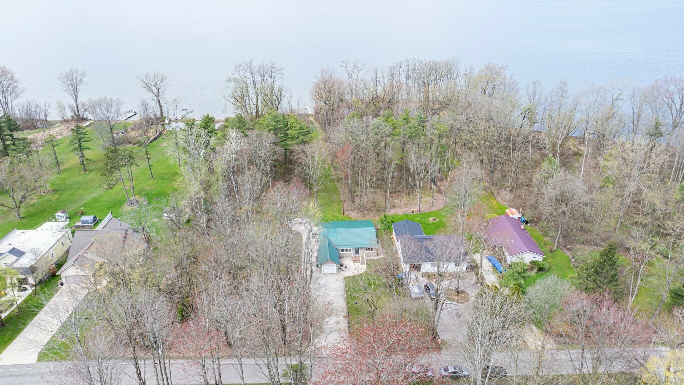 Property Photo: 11571 N Lake Road PA 16424