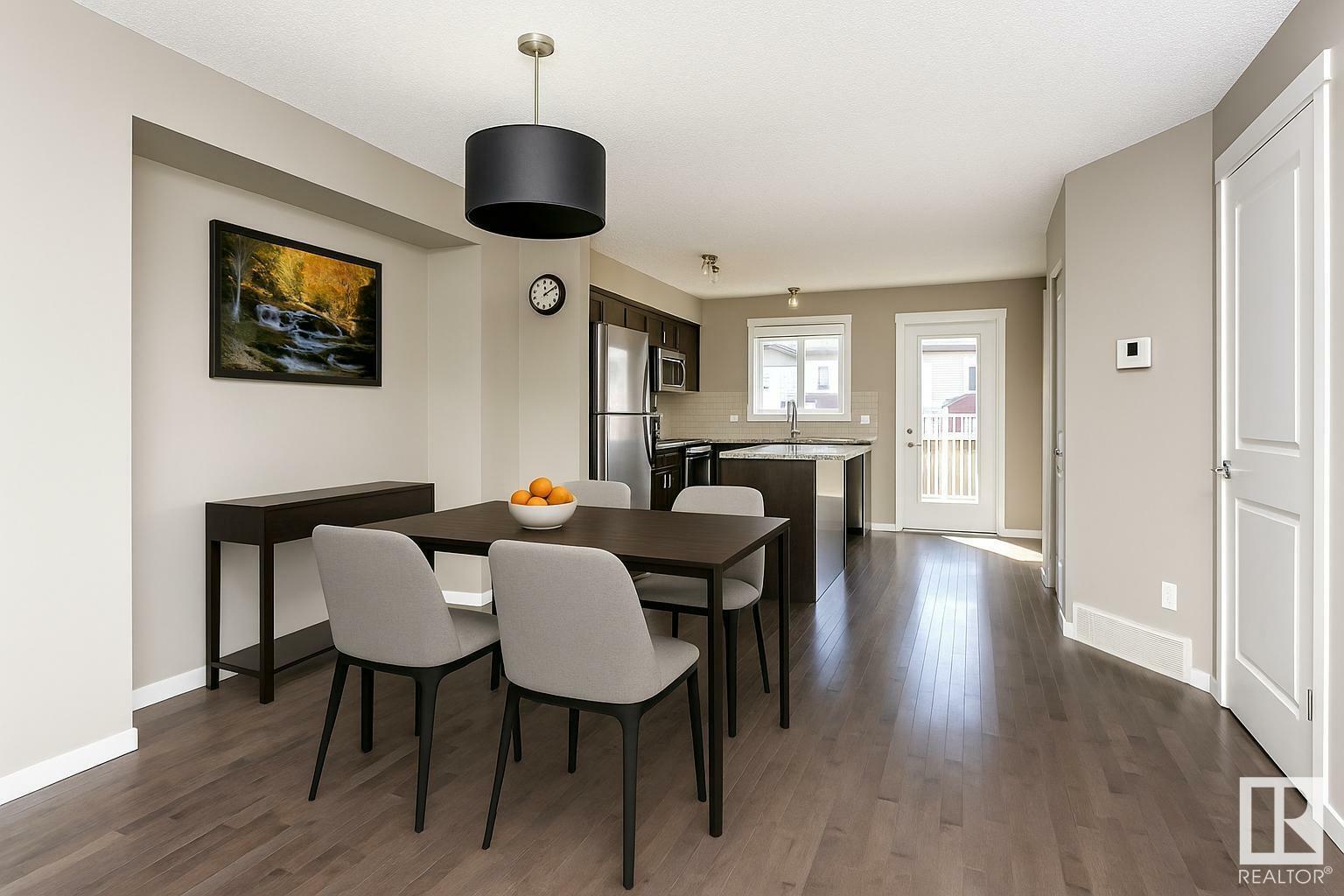 Photo de la propriété: 5239 20 Avenue SW AB T6X 1V5