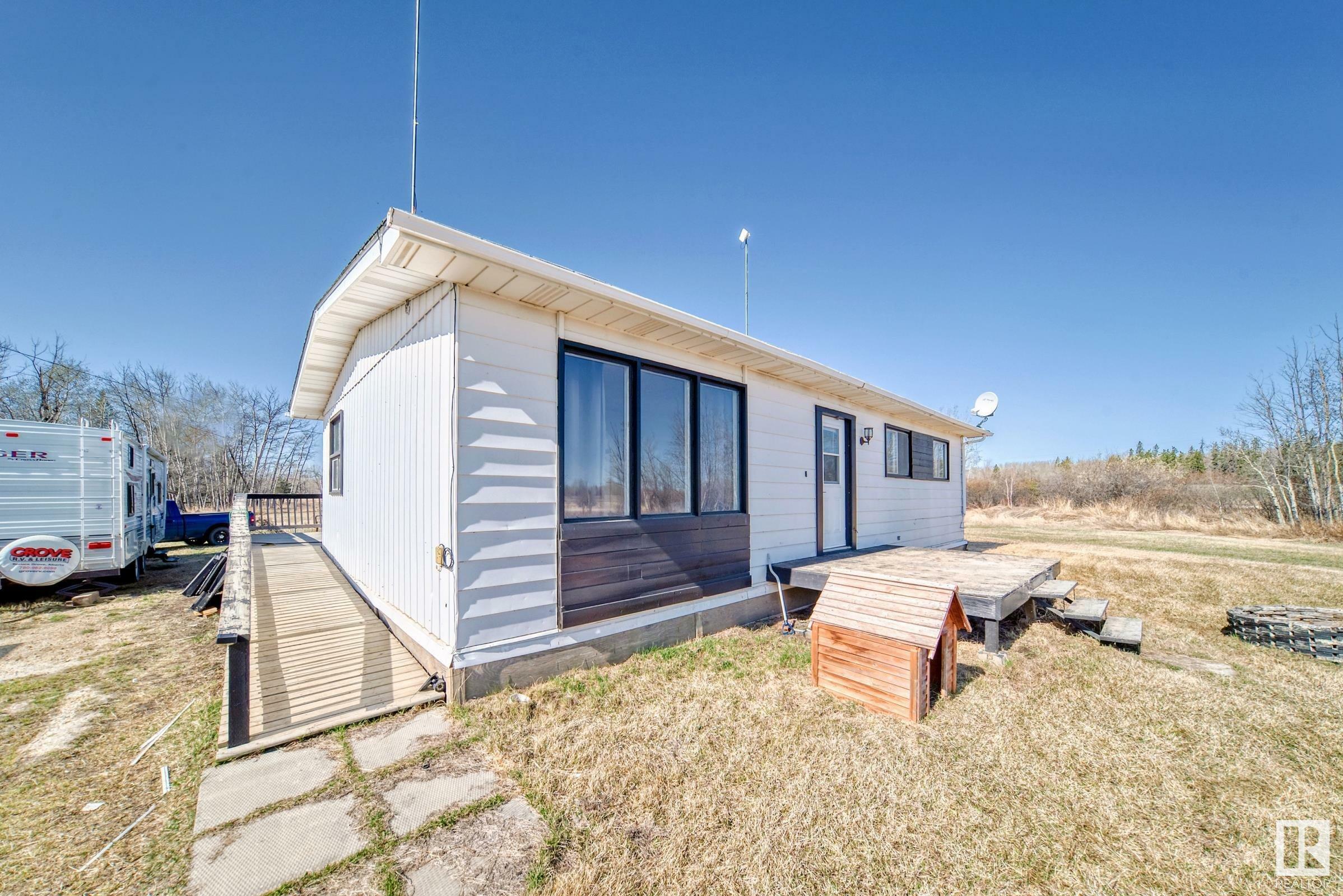 Property Photo: 56123 Hwy 777 AB T0E 1V0