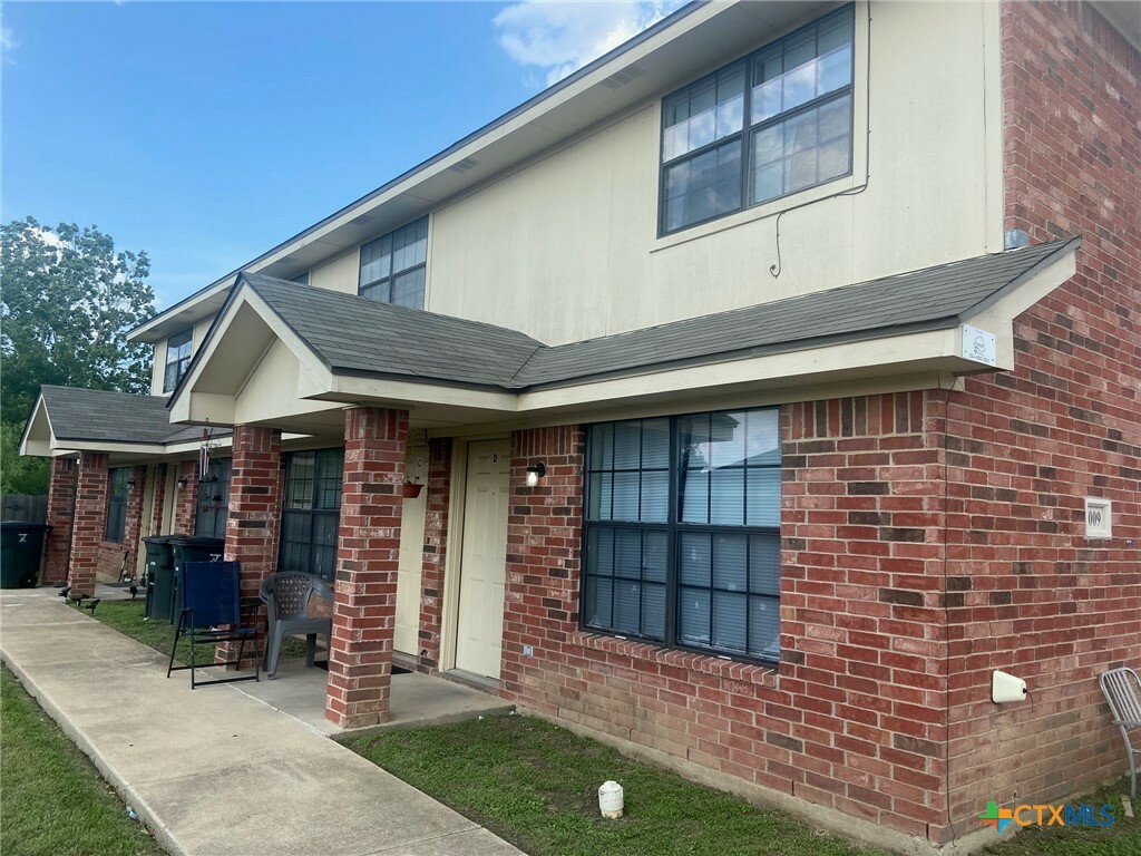 Property Photo: 1009 Lansberry Court A,B,C,D TX 76549
