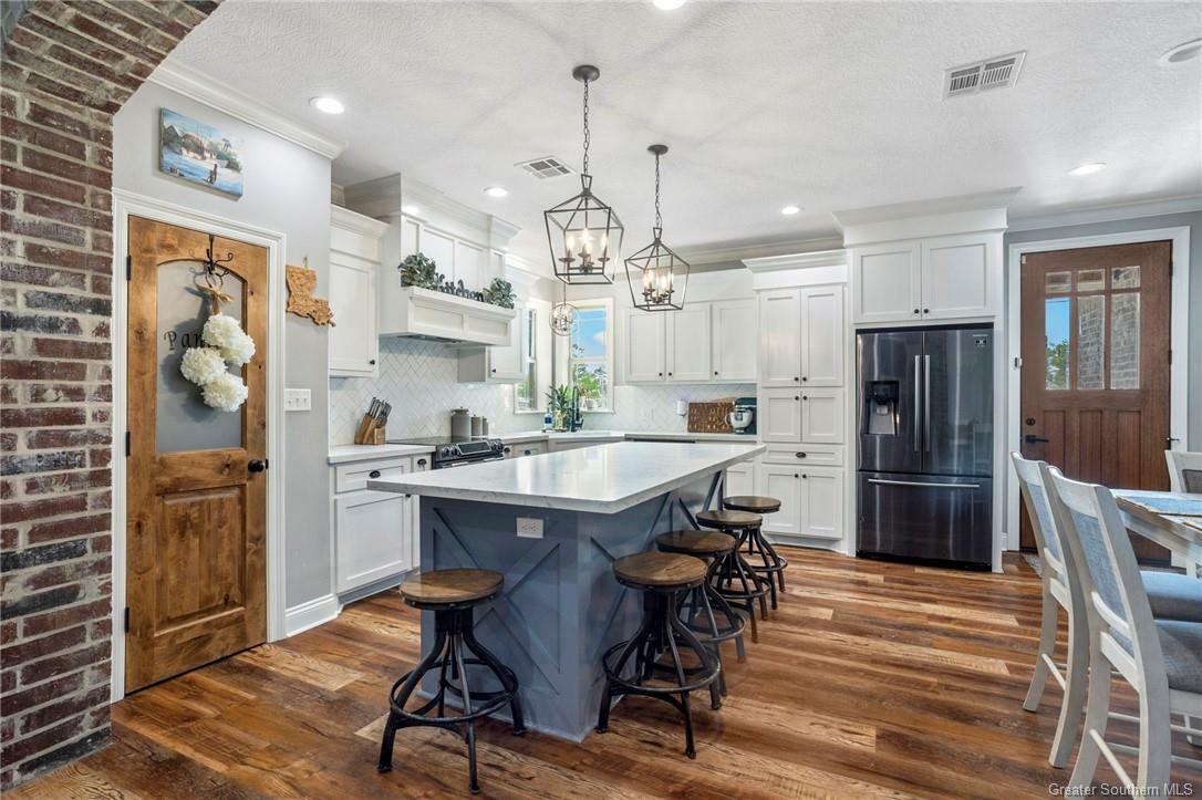 Property Photo: 1389 Ravenhurst Drive LA 70611