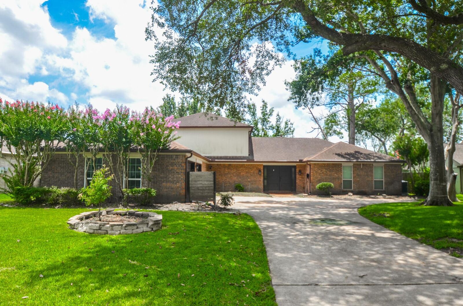 Property Photo:  2103 Winged Foot Drive  TX 77459 
