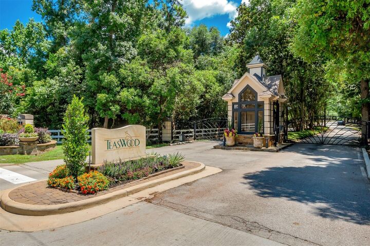 Property Photo:  7277 Teaswood Drive  TX 77304 