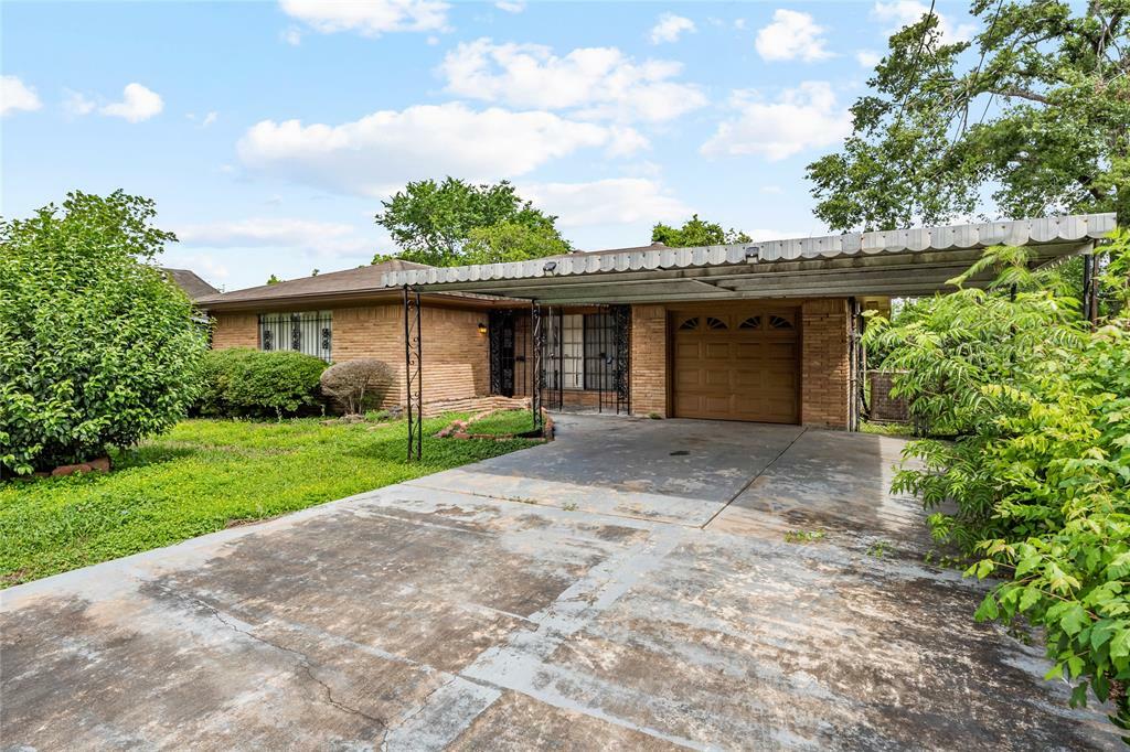Property Photo: 3317 Le Badie Street TX 77026