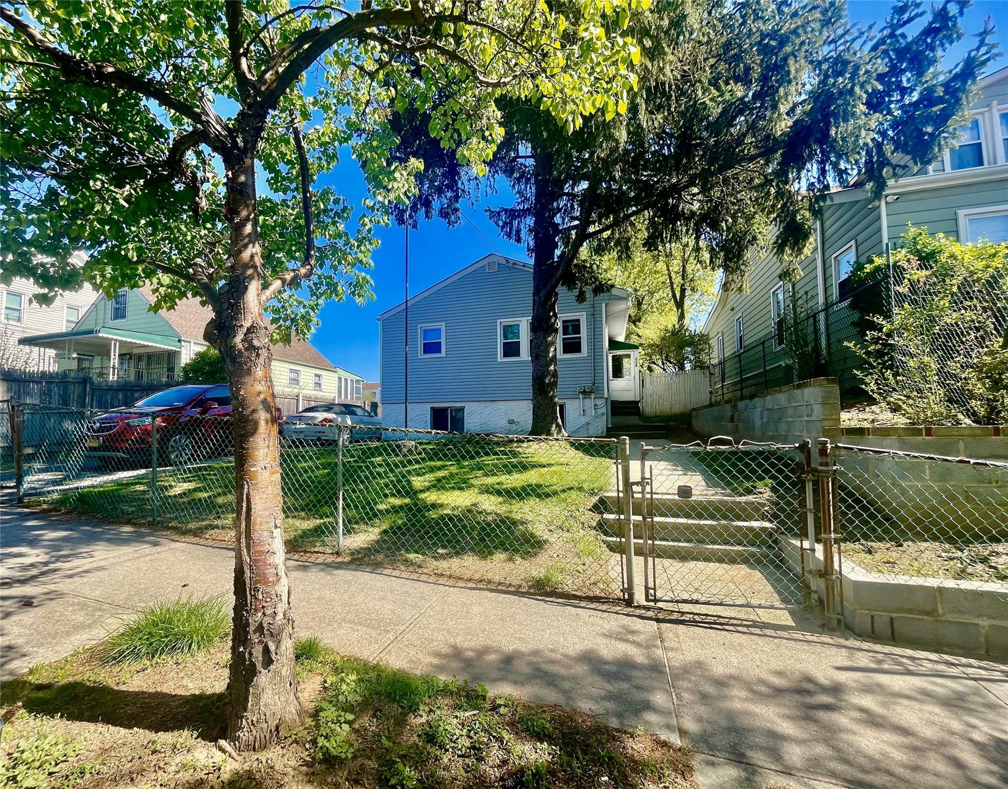 Property Photo: 2130 Hermany Avenue NY 10473