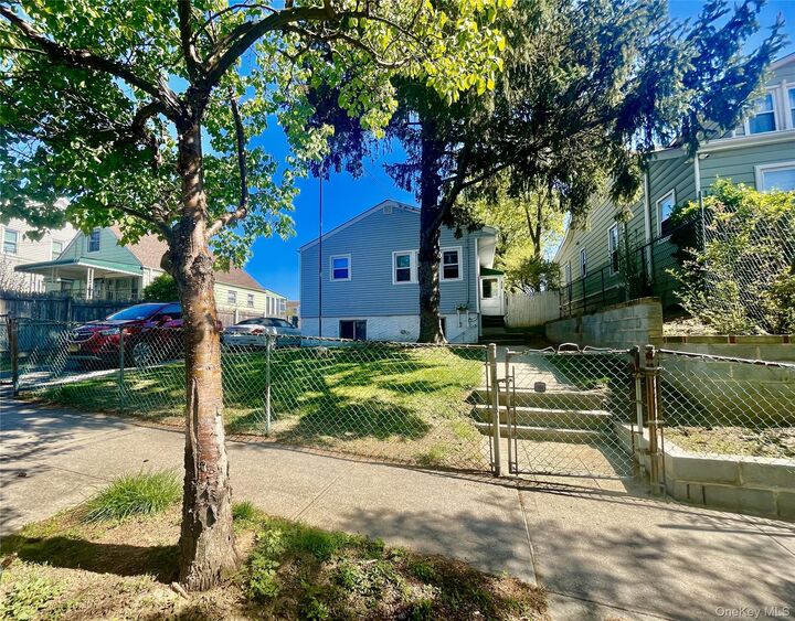 Property Photo:  2130 Hermany Avenue  NY 10473 