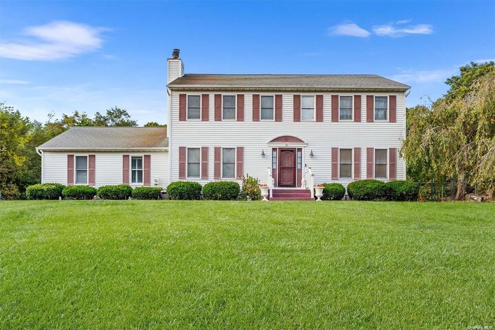 21 Victoria Lane  Manorville NY 11949 photo