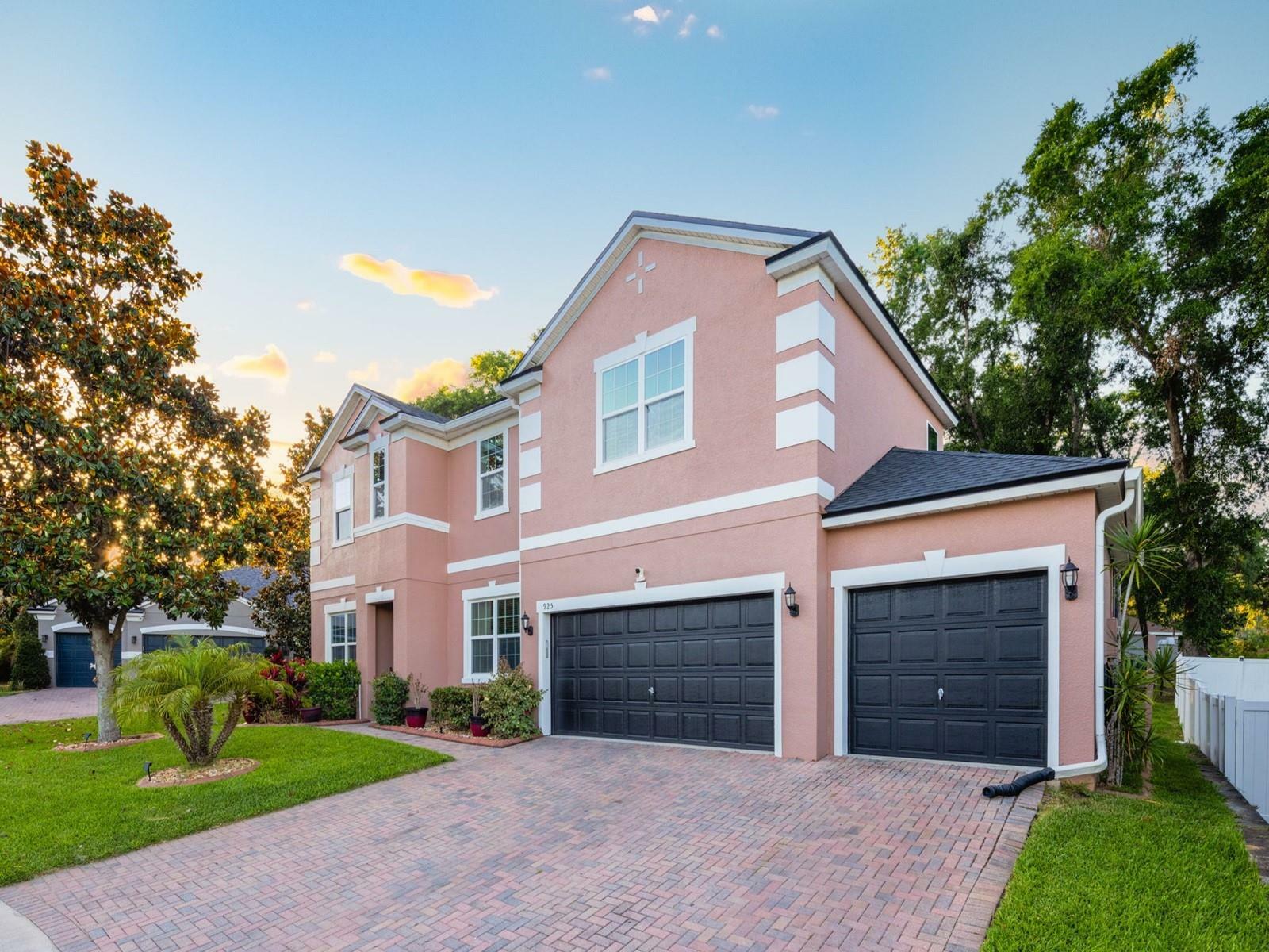 Property Photo: 925 Counts Crest Circle FL 32712