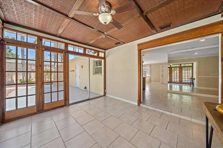 Property Photo: 2226 Fairfield Avenue FL 34232
