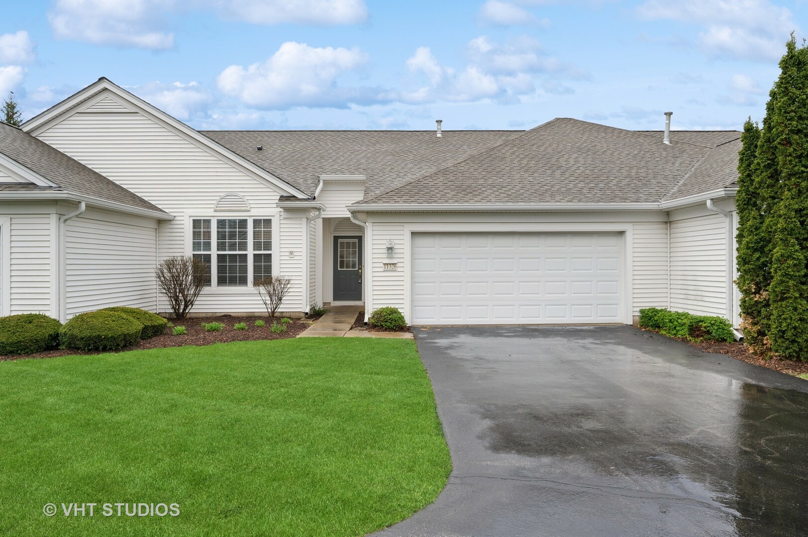Property Photo: 11326 Bellflower Lane IL 60142