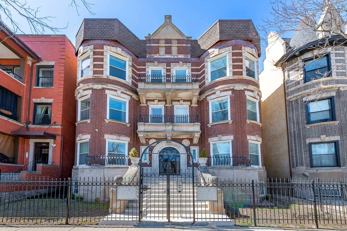 Property Photo: 4520 S King Drive 4B IL 60653
