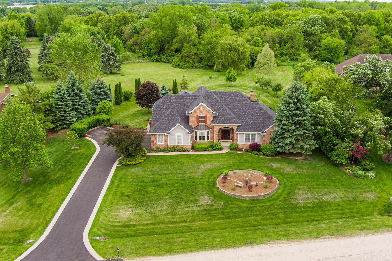 Property Photo: 16013 Hillsboro Drive IL 60142