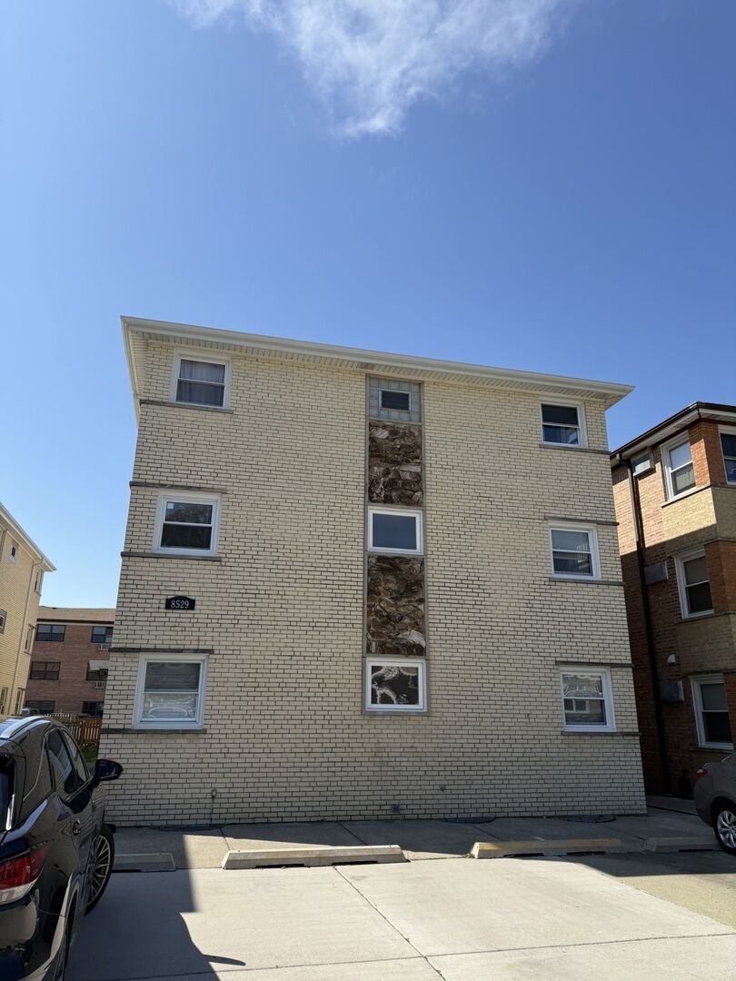 Property Photo: 8529 W Catalpa Avenue 2N IL 60656