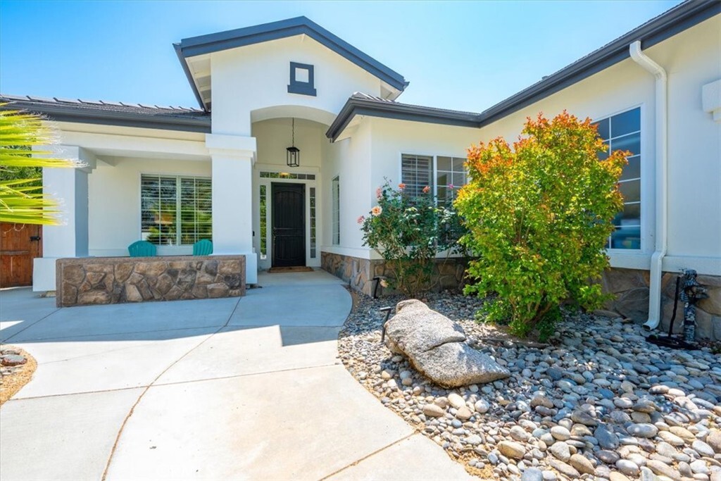 Property Photo: 1050 Sleepy Hollow Road CA 93446