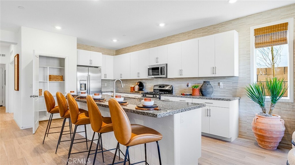 Property Photo:  15426 Avenida De Cielo  CA 92240 