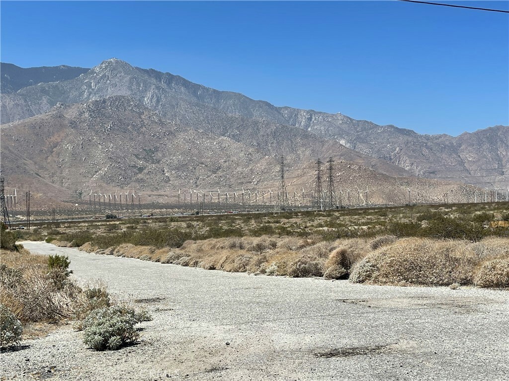 Property Photo: 55200 Hatton Place CA 92282