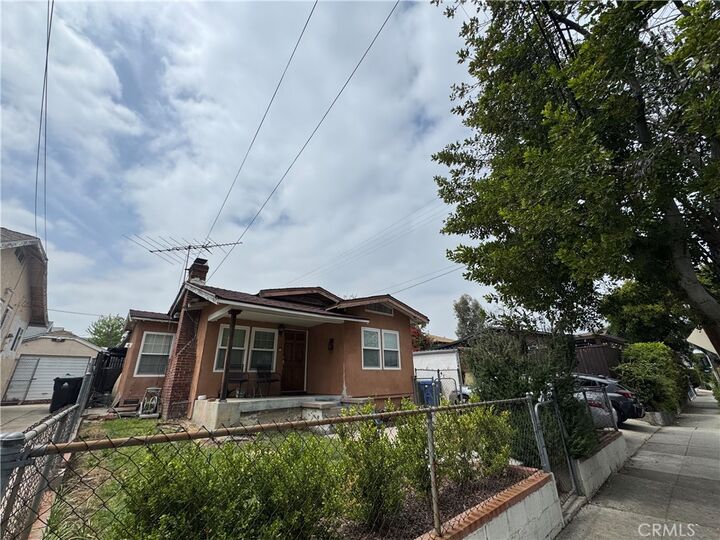 Property Photo:  1113 N Avenue 50  CA 90042 