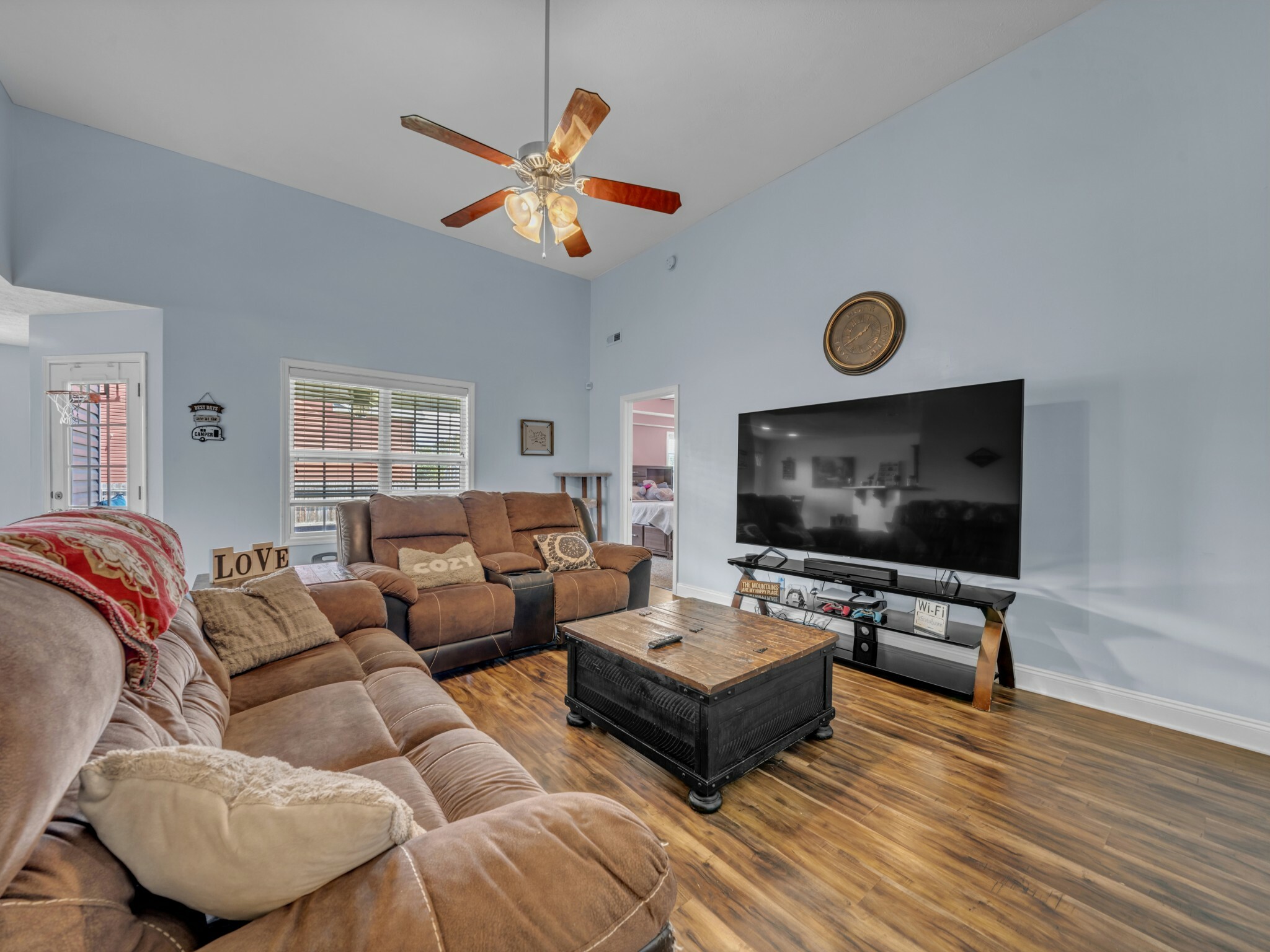 Property Photo: 1867 Camelot Dr TN 37040