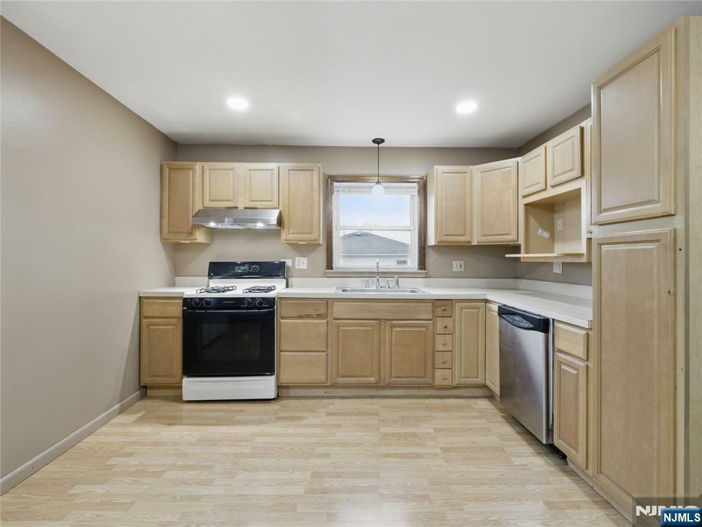 Property Photo:  104 Norwood Avenue 2  NJ 07644 
