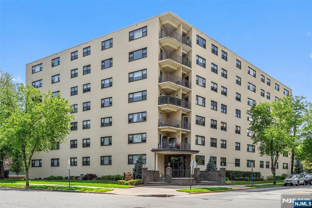 Property Photo: 25 Grand 4B NJ 07601