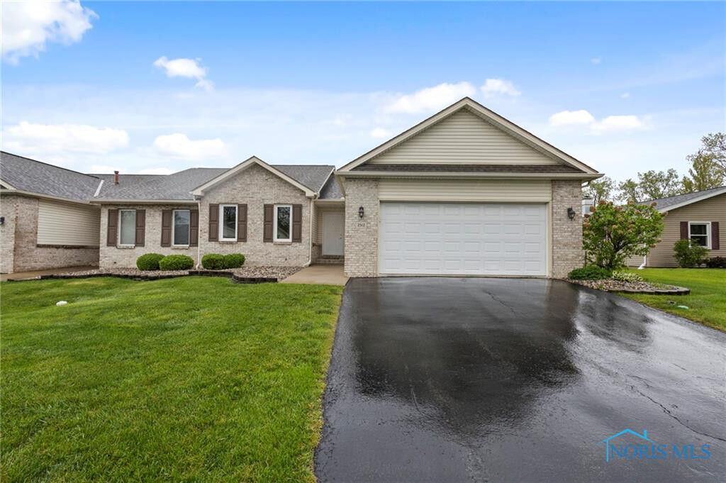 Property Photo:  2512 Villa West Drive  OH 45840 