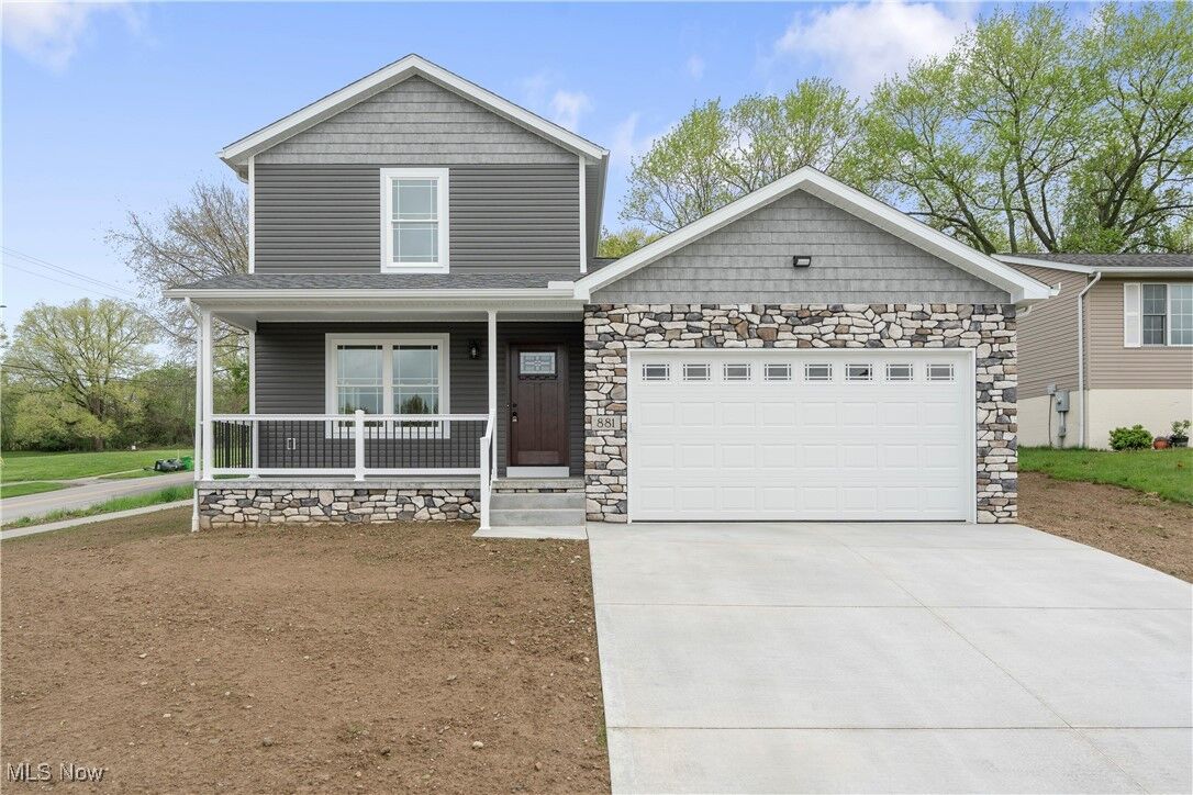 Property Photo: 881 Hemlock Trail OH 44667