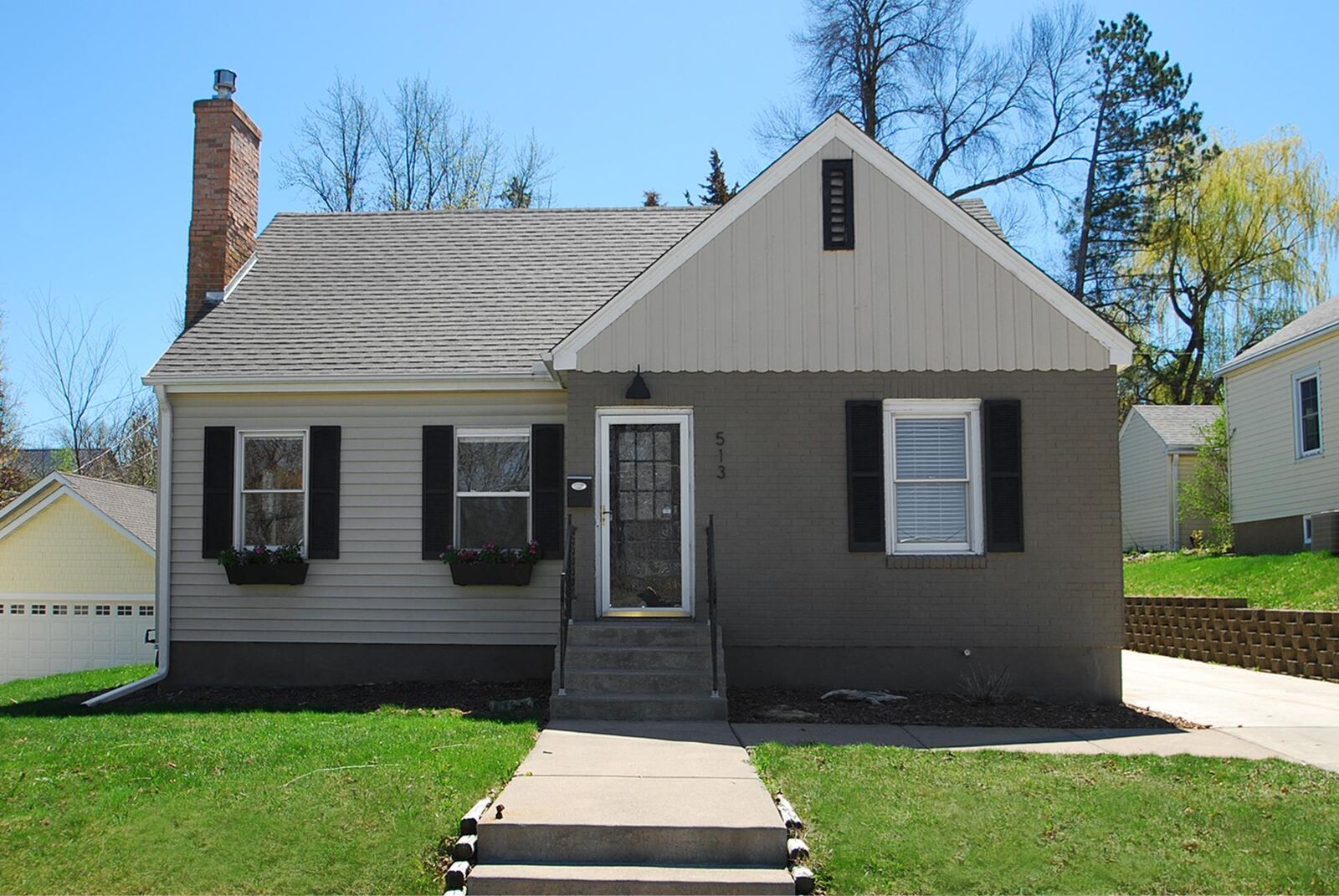 Property Photo:  513 Mulberry Street W  MN 55082 