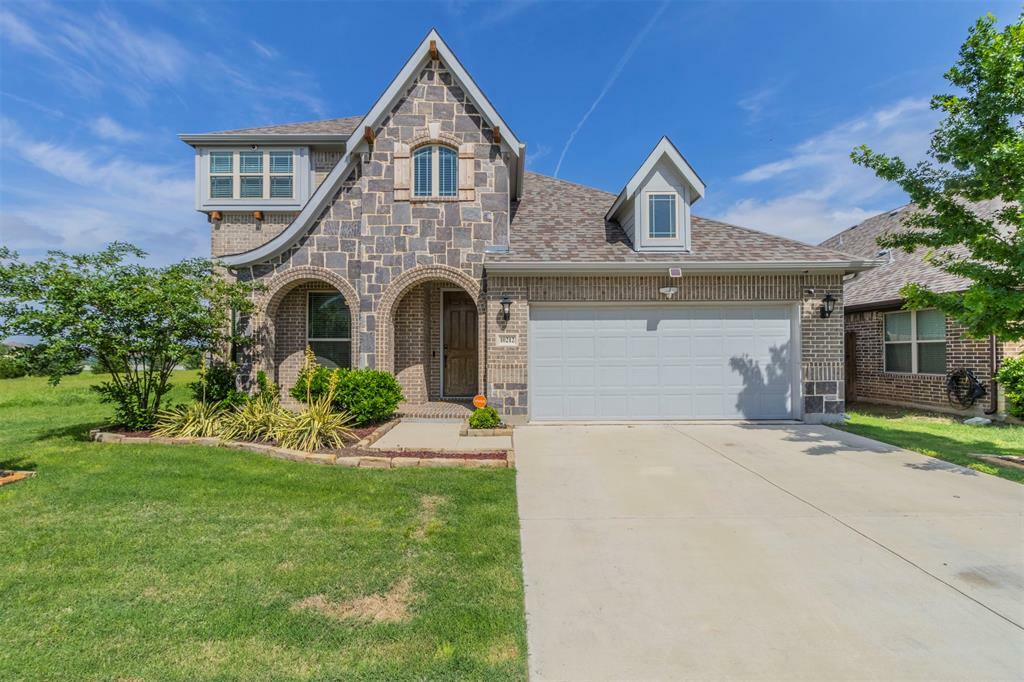 Property Photo: 10212 Fox Manor Trail TX 76131