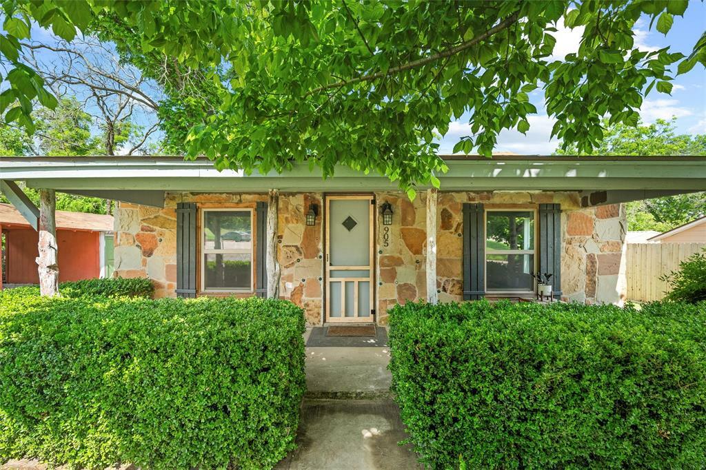 Property Photo: 905 S Lamar Street TX 76086