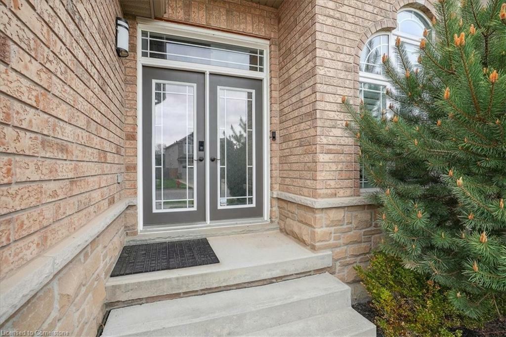 Photo de la propriété: 427 Dicenzo Drive ON L9B 0B3