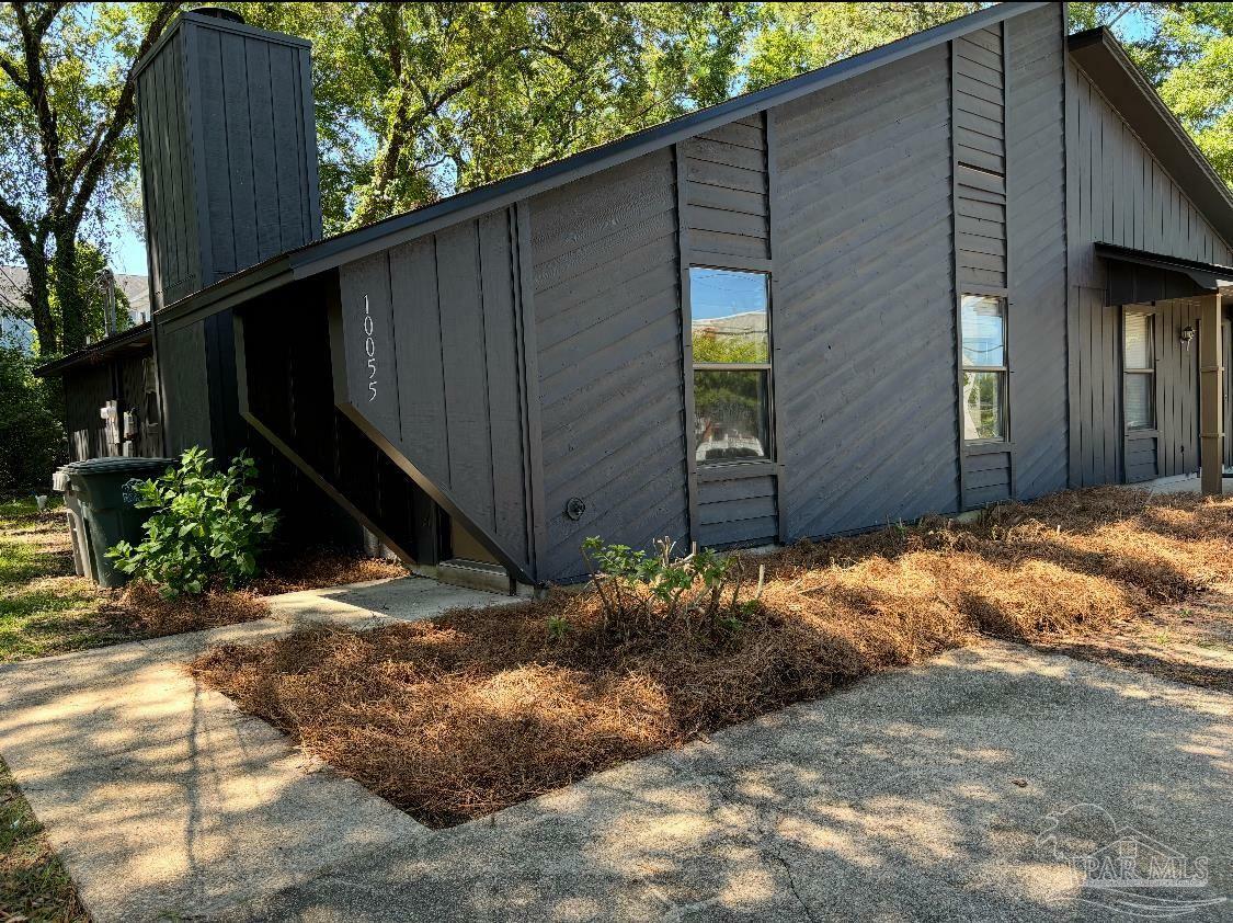 Property Photo: 10053 Hillview Dr FL 32514