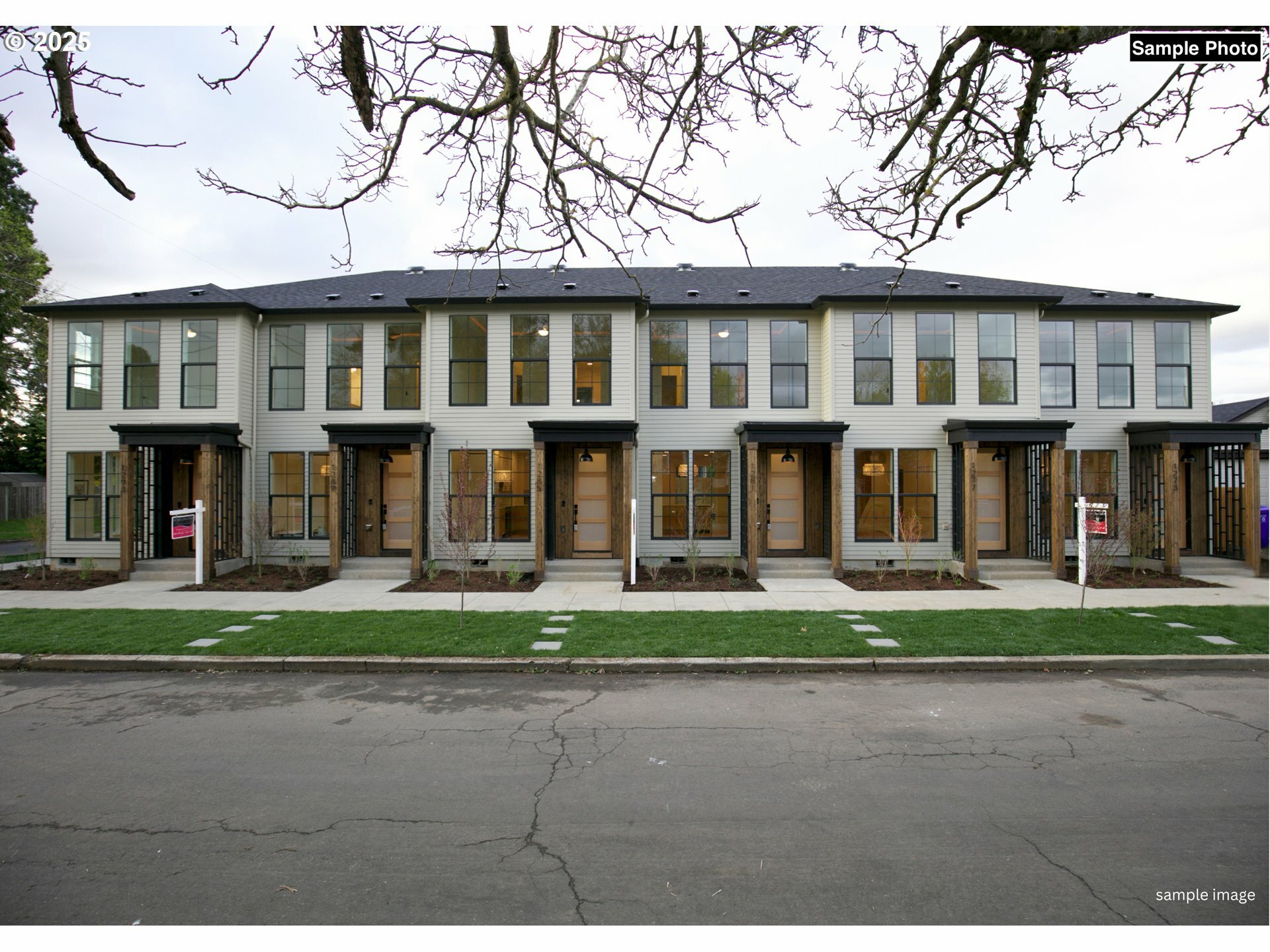 Property Photo: 3001 NE Ainsworth St OR 97211