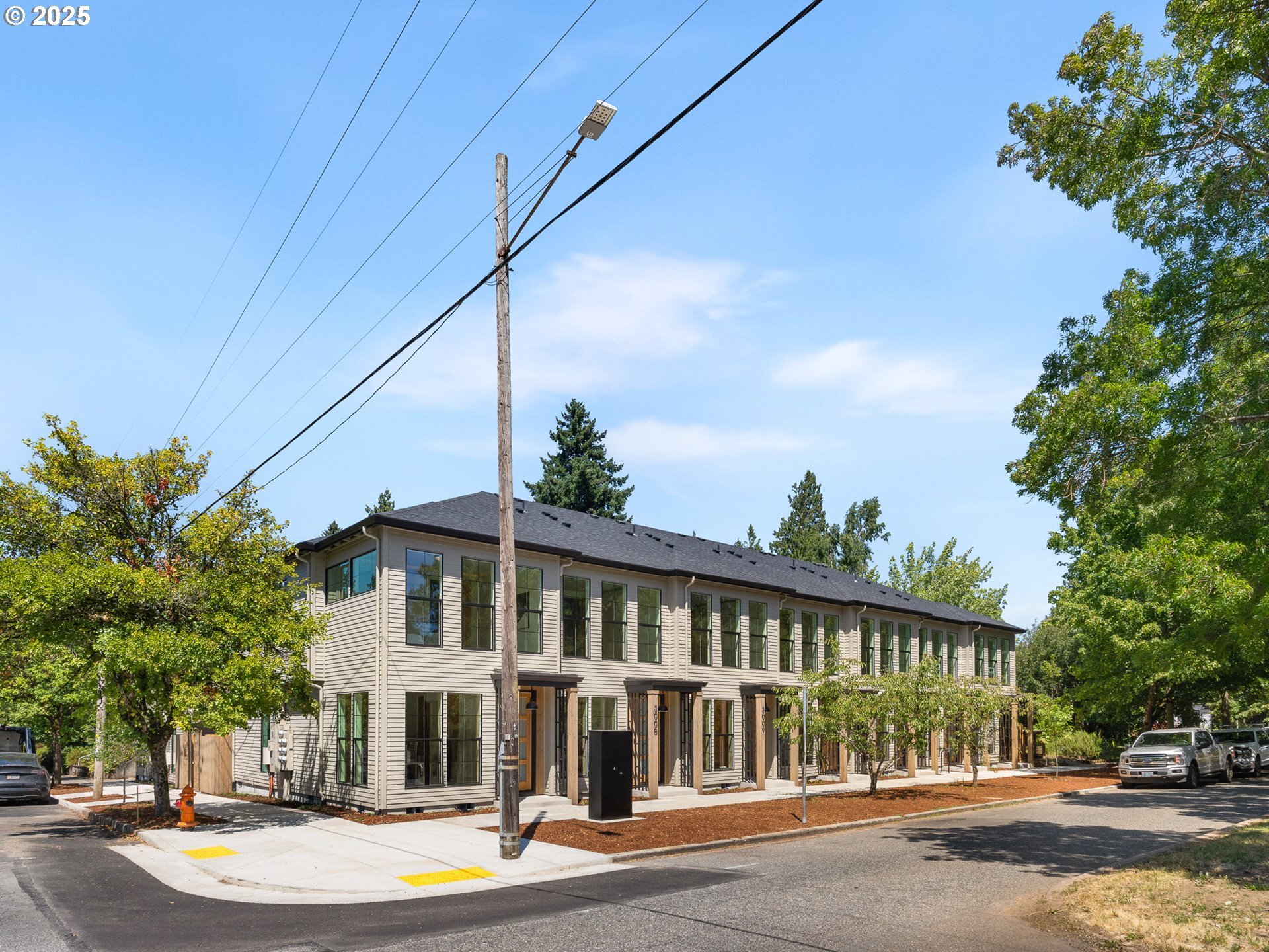 Property Photo: 3001 NE Ainsworth St OR 97211