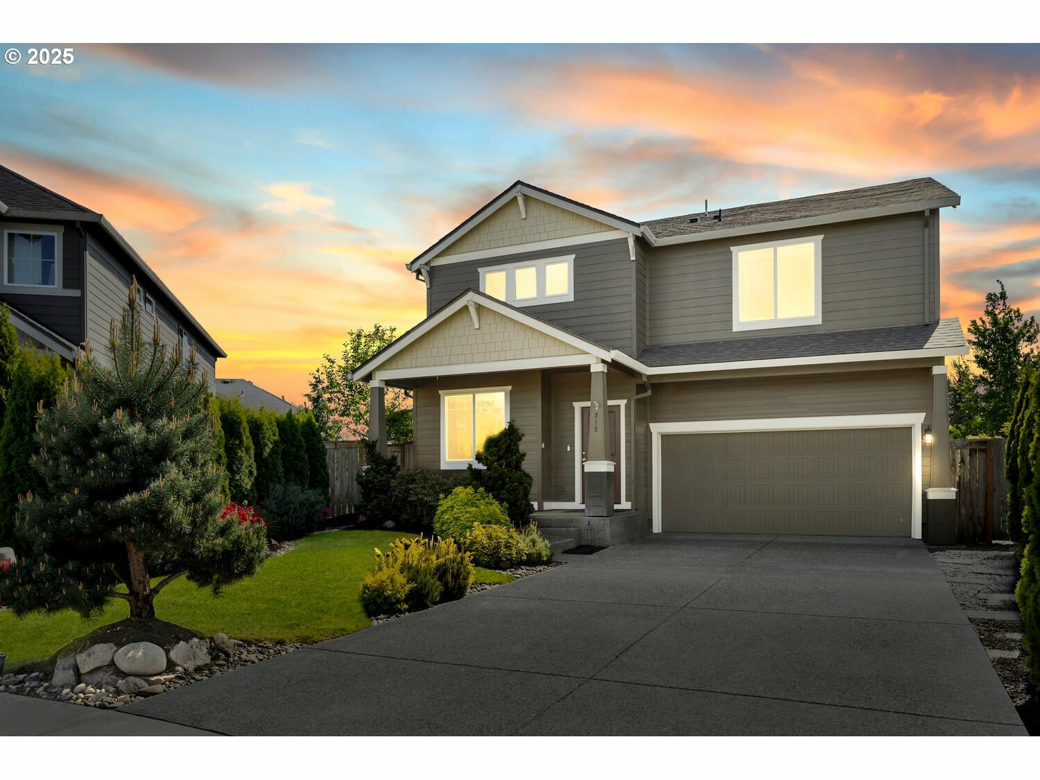 Property Photo: 819 N Gibert Ct WA 98642