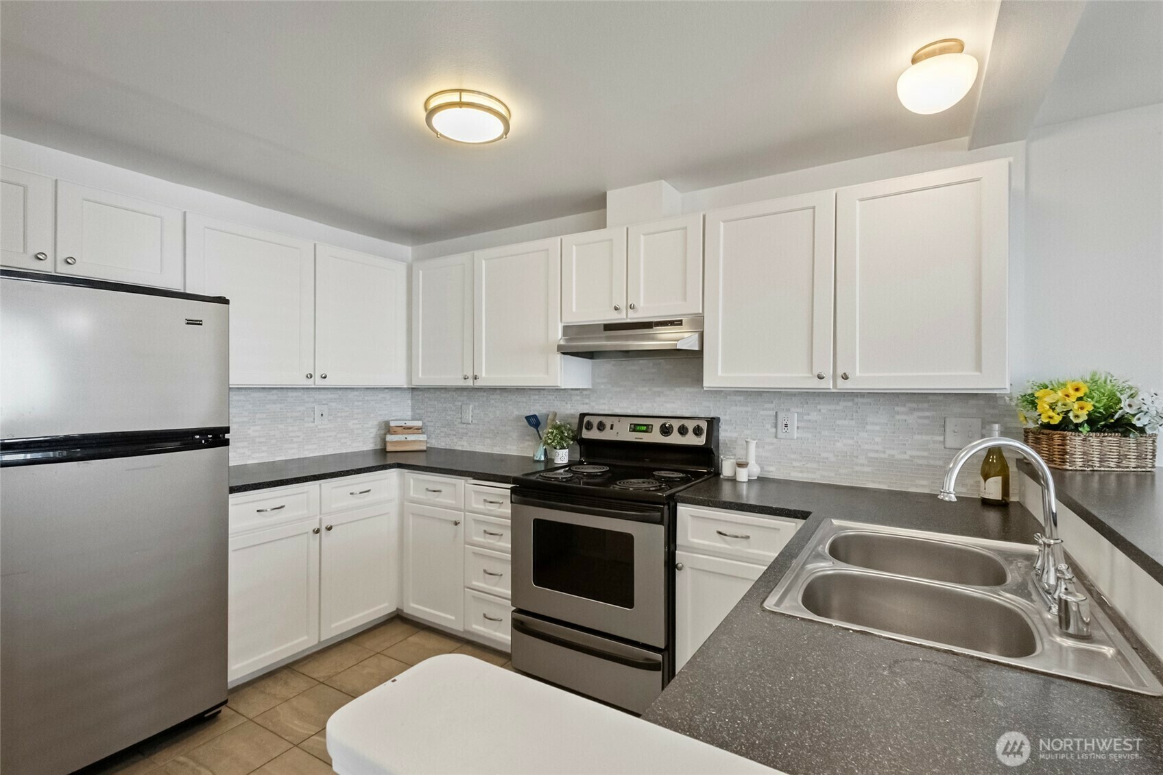 Property Photo: 730 SE 8th Avenue E2 WA 98277