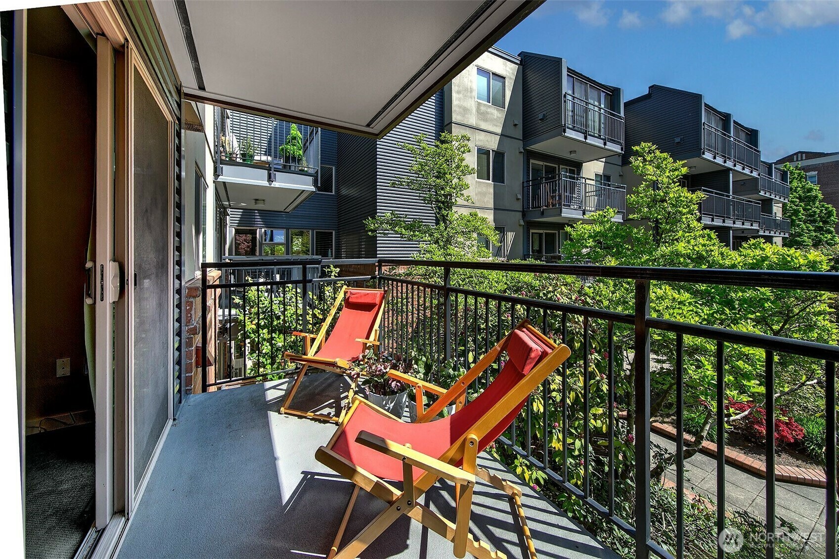 Property Photo: 275 W Roy Street 212 WA 98119