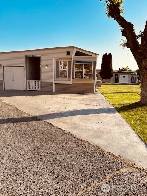 Property Photo: 8818 Crescent Bar Road NW 151 WA 98848