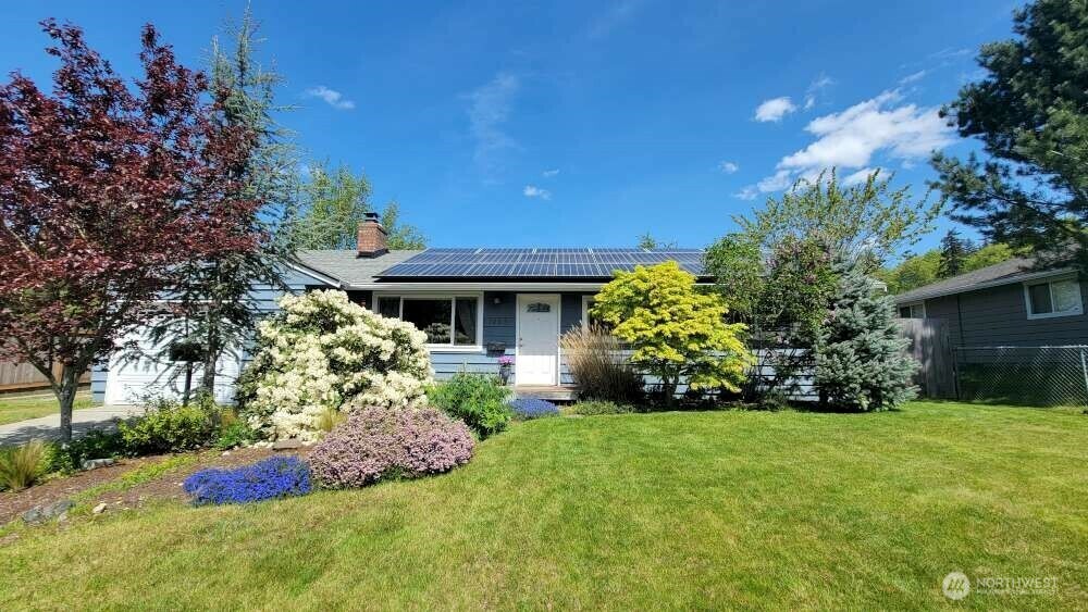 Property Photo: 7005 226th Place SW WA 98043