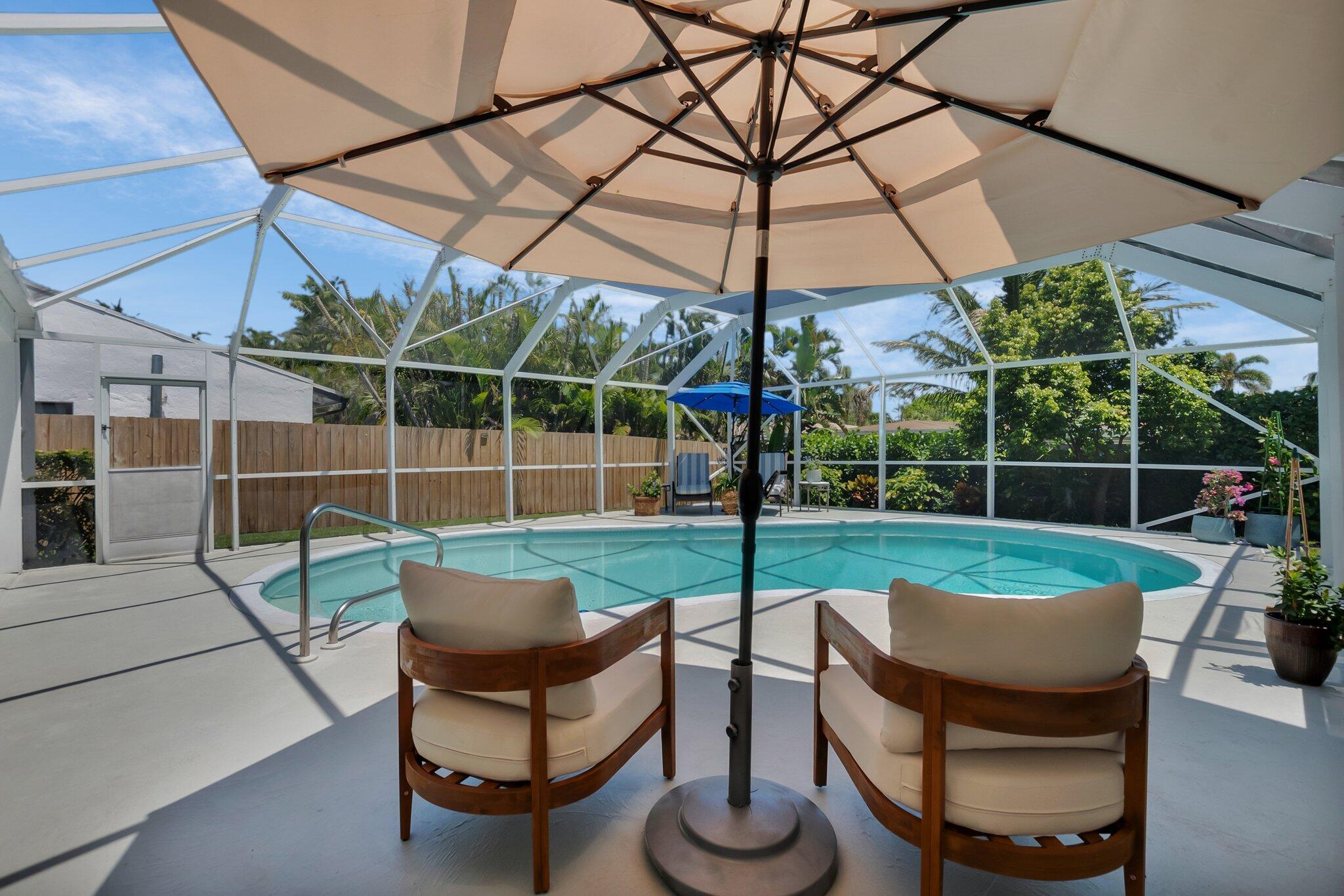 Property Photo: 620 NE 15th Place FL 33435