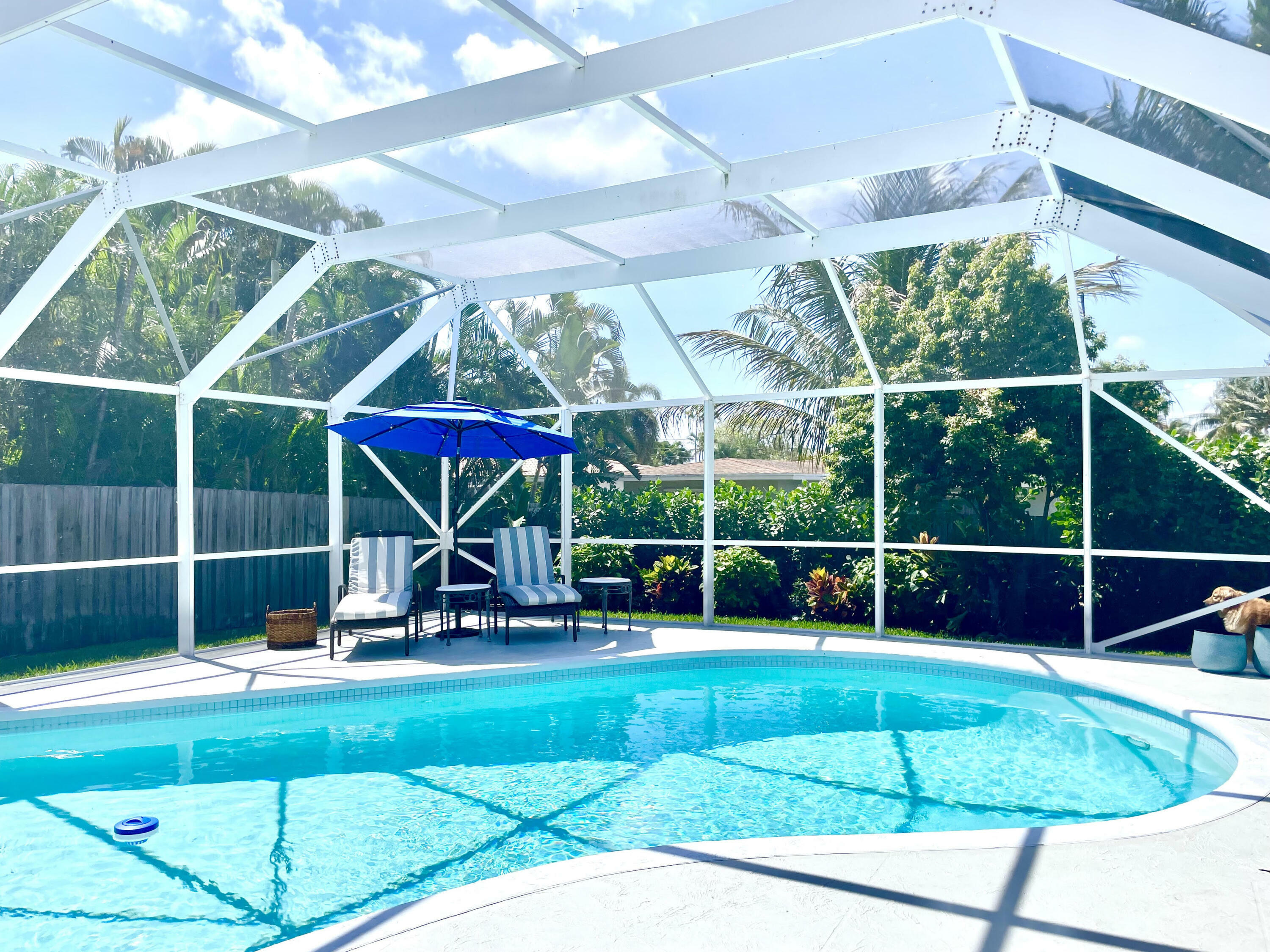 Property Photo: 620 NE 15th Place FL 33435