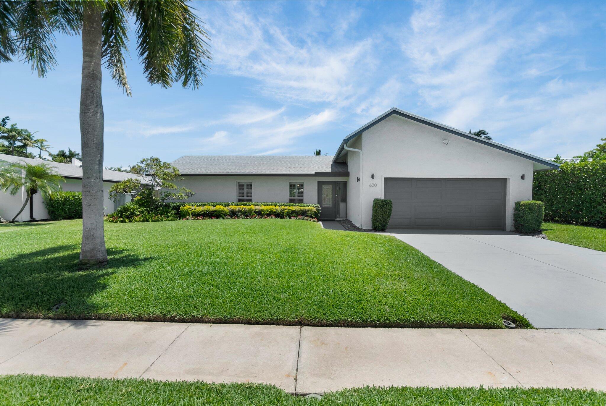Property Photo: 620 NE 15th Place FL 33435