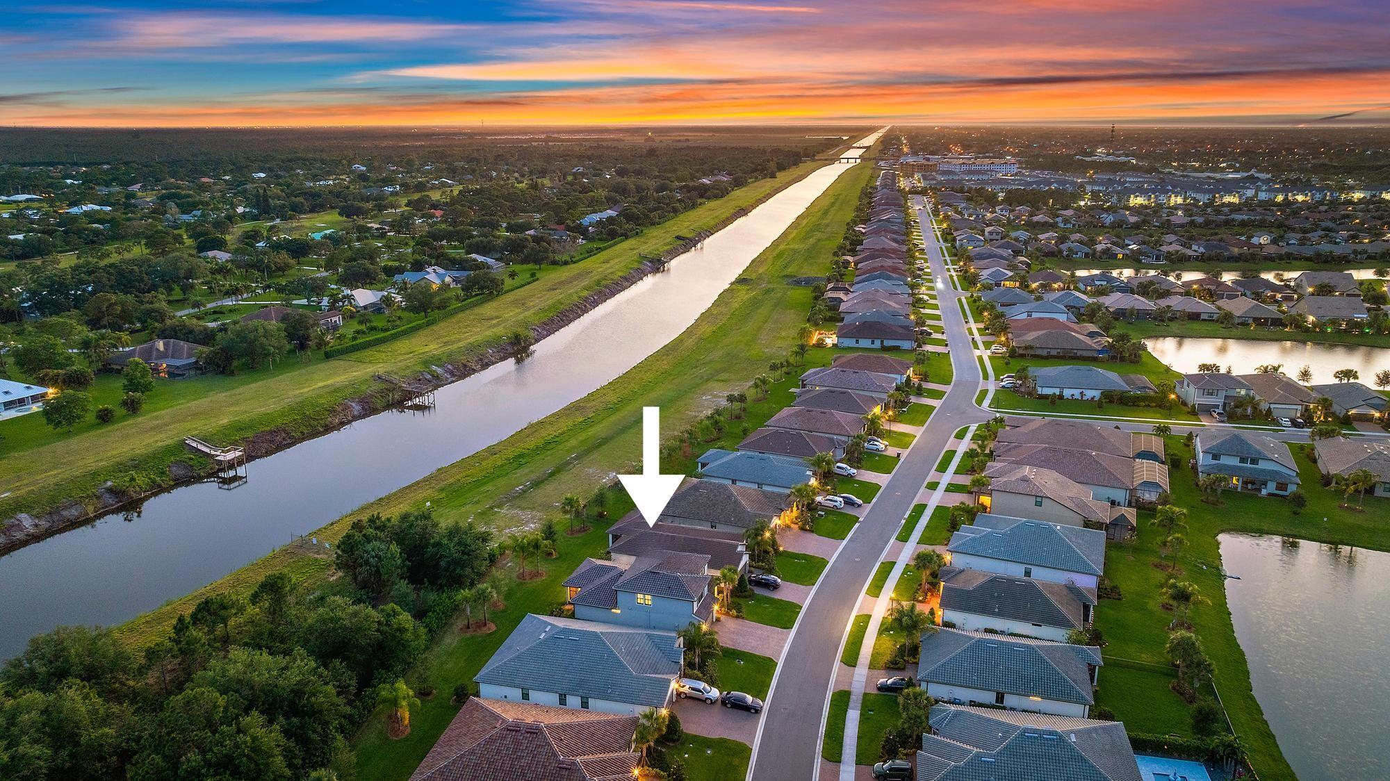 Property Photo: 656 SE Villandry Way FL 34984
